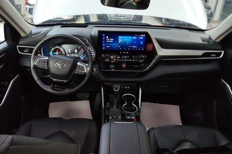 Used Toyota Highlander 2023 2.5L Smart Electric Hybrid Dual-Engine Four-Wheel Drive Prestige Version – 7 Seats Interior 2