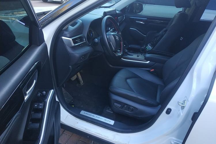 Used Toyota Highlander 2023 2.5L Smart Electric Hybrid Dual-Engine Four-Wheel Drive Prestige Version – 7 Seats Interior 3