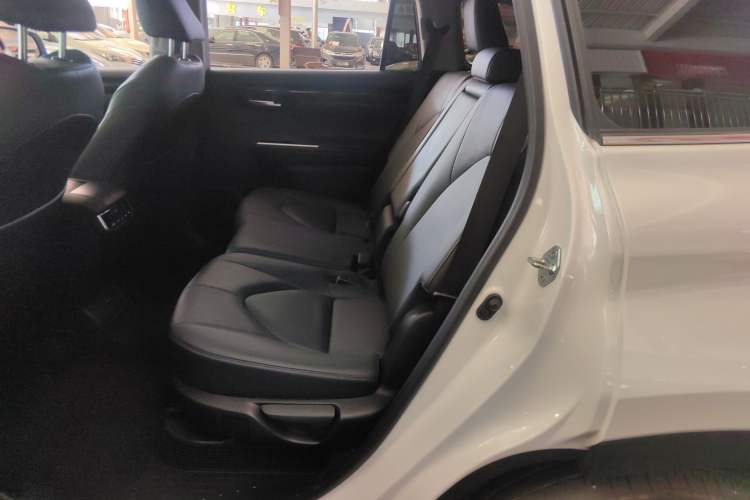 Used Toyota Highlander 2023 2.5L Smart Electric Hybrid Dual-Engine Four-Wheel Drive Prestige Version – 7 Seats Interior 4