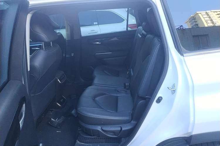 Used Toyota Highlander 2023 2.5L Smart Electric Hybrid Dual-Engine Four-Wheel Drive Prestige Version – 7 Seats Interior 4