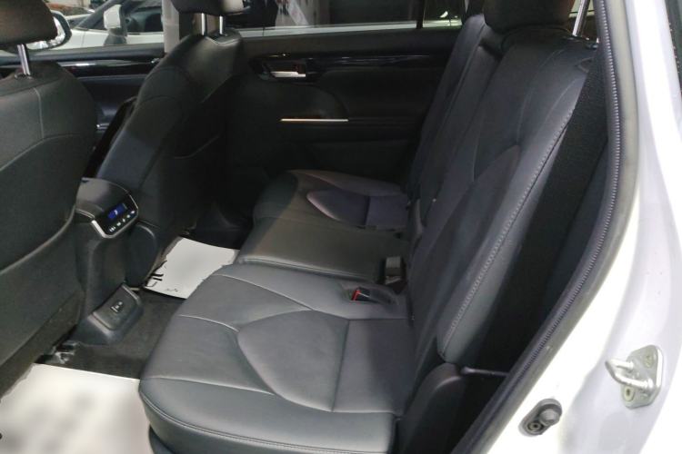 Used Toyota Highlander 2023 2.5L Smart Electric Hybrid Dual-Engine Four-Wheel Drive Prestige Version – 7 Seats Interior 4