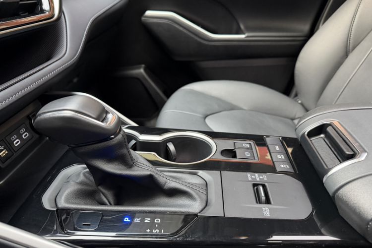 Used Toyota Highlander 2023 2.5L Smart Electric Hybrid Dual-Engine Four-Wheel Drive Prestige Version – 7 Seats Interior 7