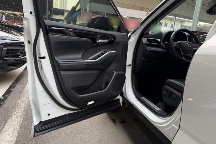Used Toyota Highlander 2023 2.5L Smart Electric Hybrid Dual-Engine Four-Wheel Drive Prestige Version – 7 Seats Interior 8