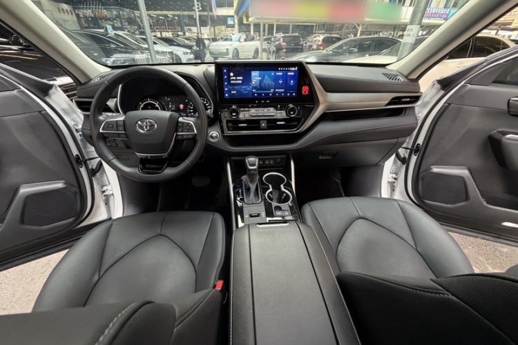Used Toyota Highlander 2023 2.5L Smart Electric Hybrid Dual-Engine Four-Wheel Drive Prestige Version – 7 Seats Interior 9