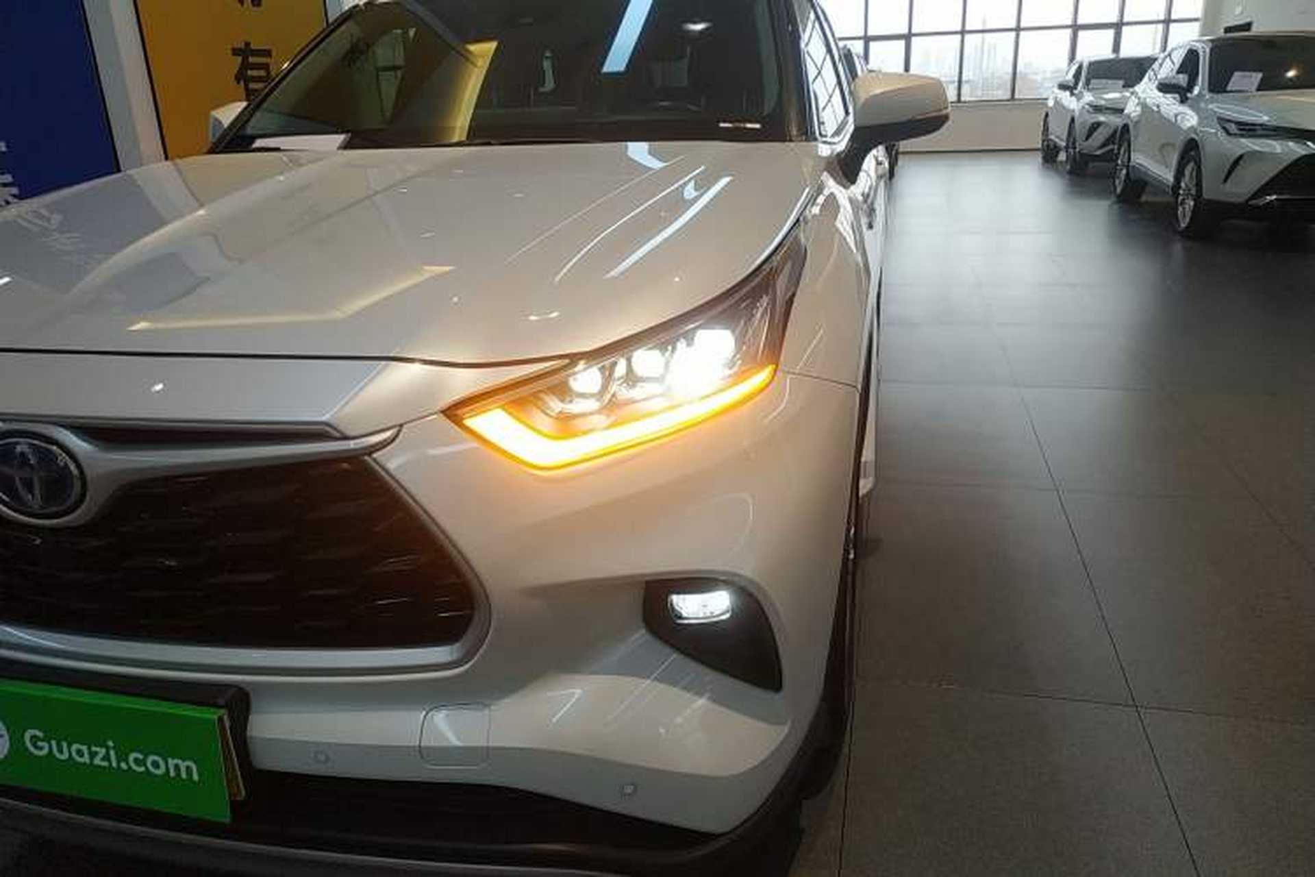 Used Toyota Highlander 2023 2.5L Smart Electric Hybrid Dual-Engine Four-Wheel Drive Prestige Version – 7 Seats Left Front Headlight