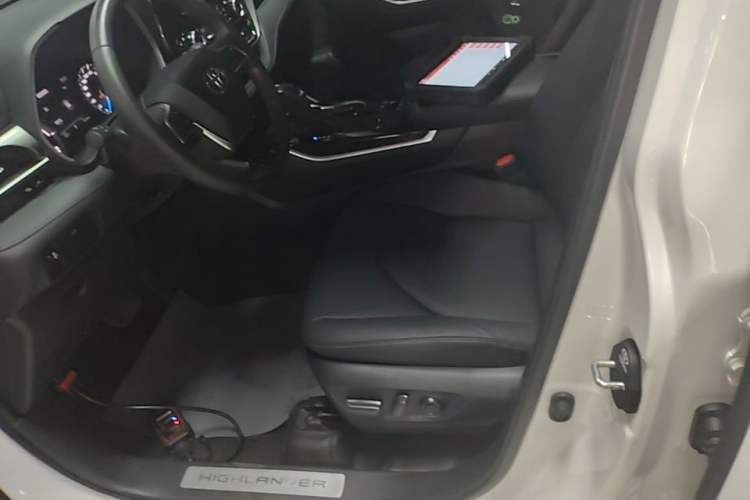 Used Toyota Highlander 2023 2.5L Smart Electric Hybrid Dual-Motor All-Wheel-Drive Luxury 7-Seater Left Front Seat