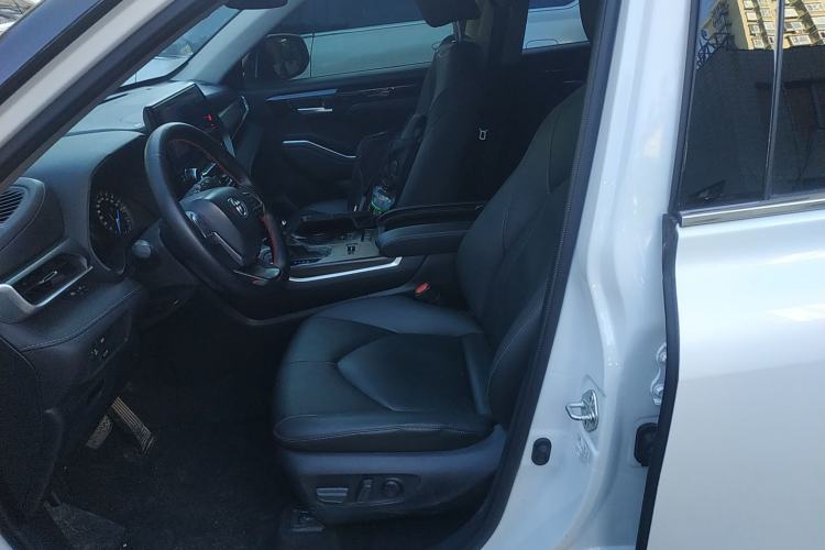 Used Toyota Highlander 2023 2.5L Smart Electric Hybrid Dual-Engine Four-Wheel Drive Prestige Version – 7 Seats Left Front Seat