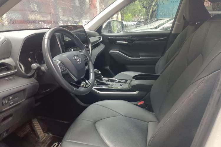 Used Toyota Highlander 2023 2.5L Smart Electric Hybrid Dual-Engine Four-Wheel Drive Prestige Version – 7 Seats Left Front Seat
