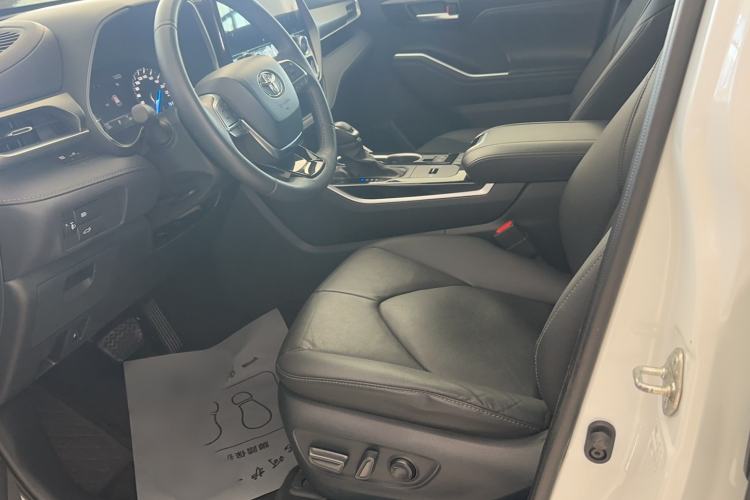 Used Toyota Highlander 2023 2.5L Smart Electric Hybrid Dual-Engine Four-Wheel Drive Prestige Version – 7 Seats Left Front Seat