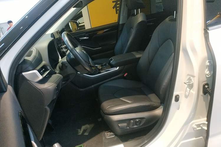 Used Toyota Highlander 2023 2.5L Smart Electric Hybrid Dual-Engine Four-Wheel Drive Prestige Version – 7 Seats Left Front Seat