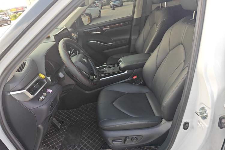 Used Toyota Highlander 2023 2.5L Smart Electric Hybrid Dual-Engine Four-Wheel Drive Prestige Version – 7 Seats Left Front Seat