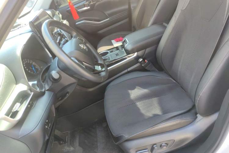 Used Toyota Highlander 2023 2.5L Smart Electric Hybrid Dual-Engine Four-Wheel Drive Prestige Version – 7 Seats Left Front Seat