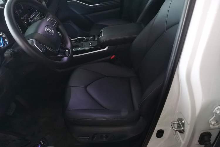 Used Toyota Highlander 2023 2.5L Smart Electric Hybrid Dual-Engine Four-Wheel Drive Prestige Version – 7 Seats Left Front Seat