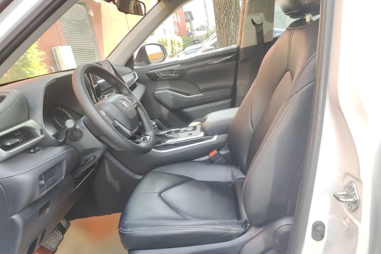 Used Toyota Highlander 2023 2.5L Smart Electric Hybrid Dual-Engine 4x4 Elite Edition 7 Seats Left Front Seat