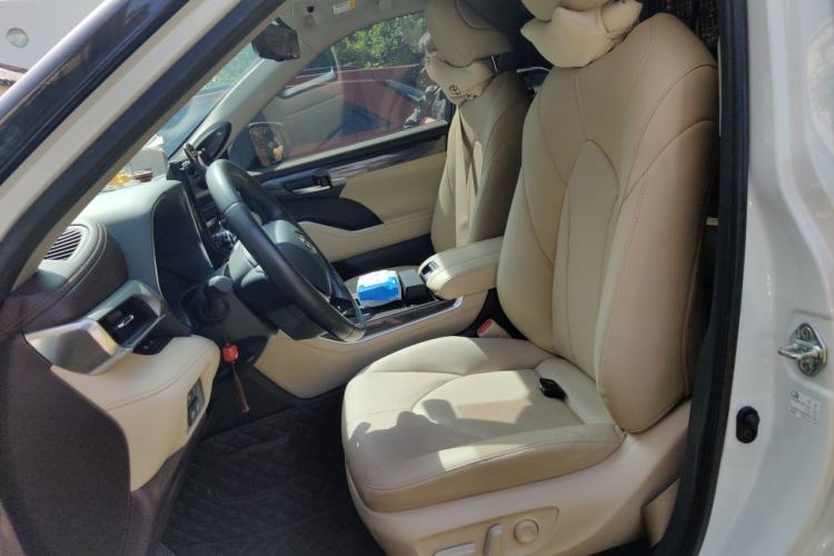Used Toyota Highlander 2023 2.5L Smart Electric Hybrid Dual-Motor All-Wheel-Drive Supreme Edition – 7 Seats Left Front Seat