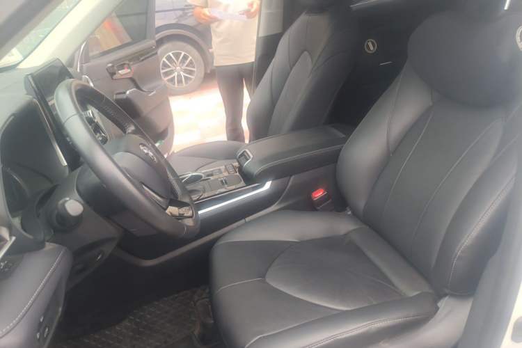 Used Toyota Highlander 2023 2.5L Smart Electric Hybrid Dual-Engine Four-Wheel Drive Prestige Version – 7 Seats Left Front Seat