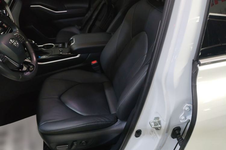 Used Toyota Highlander 2023 2.5L Smart Electric Hybrid Dual-Engine Four-Wheel Drive Prestige Version – 7 Seats Left Front Seat