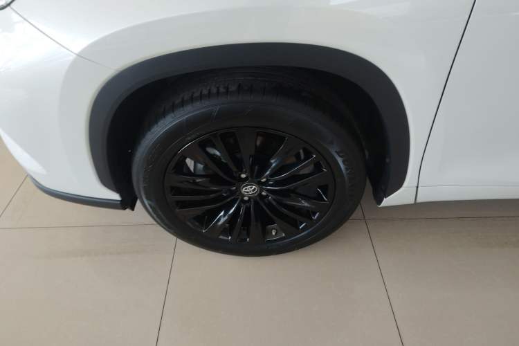 Used Toyota Highlander 2023 2.5L Smart Electric Hybrid Dual-Engine 4x4 Knight Edition 7 Seats Left Front Wheel Hub