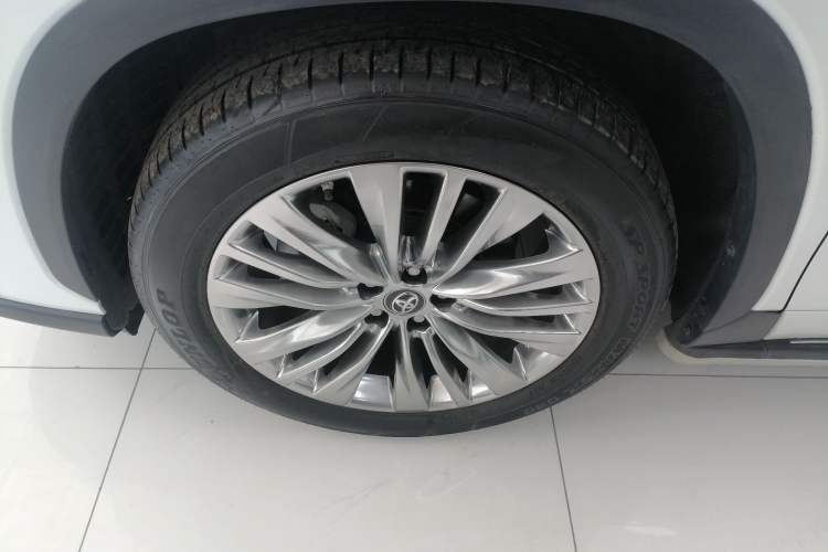 Used Toyota Highlander 2023 2.5L Smart Electric Hybrid Dual-Motor All-Wheel-Drive Luxury 7-Seater Left Front Wheel Hub