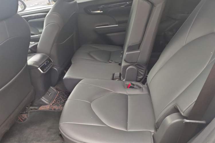 Used Toyota Highlander 2023 2.5L Smart Electric Hybrid Dual-Motor All-Wheel-Drive Luxury 7-Seater Left Rear Seat