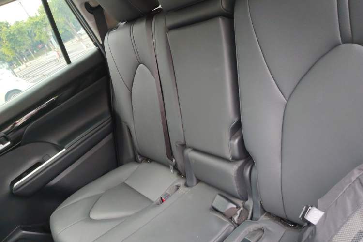 Used Toyota Highlander 2023 2.5L Smart Electric Hybrid Dual-Motor All-Wheel-Drive Luxury 7-Seater Left Rear Seat