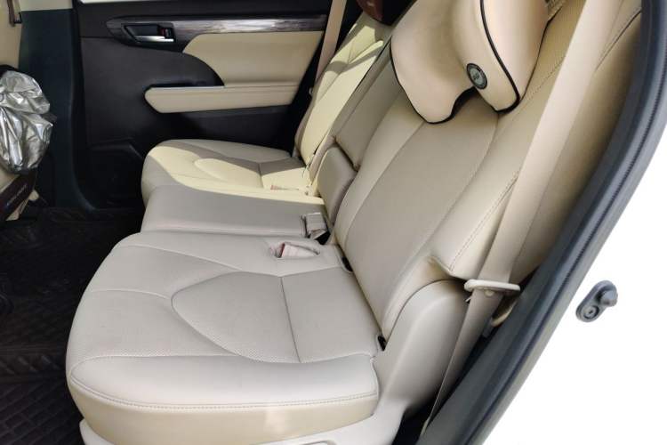 Used Toyota Highlander 2023 2.5L Smart Electric Hybrid Dual-Motor All-Wheel-Drive Supreme Edition – 7 Seats Left Rear Seat