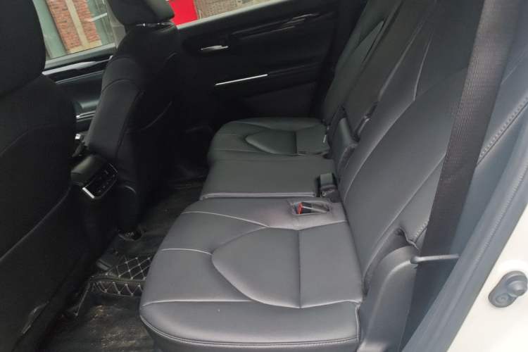 Used Toyota Highlander 2023 2.5L Smart Electric Hybrid Dual-Motor All-Wheel-Drive Luxury 7-Seater Left Rear Seat