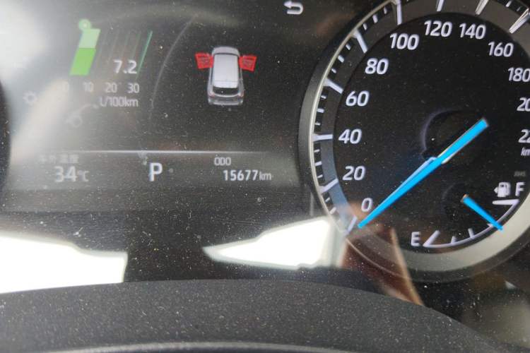 Used Toyota Highlander 2023 2.5L Smart Electric Hybrid Dual-Motor All-Wheel-Drive Luxury 7-Seater Odometer Close Up