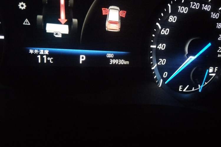 Used Toyota Highlander 2023 2.5L Smart Electric Hybrid Dual-Engine 4x4 Elite Edition 7 Seats Odometer Close Up