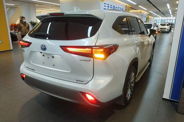 Used Toyota Highlander 2023 2.5L Smart Electric Hybrid Dual-Engine Four-Wheel Drive Prestige Version – 7 Seats Rear Right 45 Deg