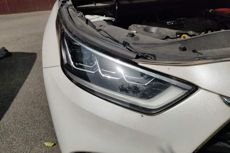 Used Toyota Highlander 2023 2.5L Smart Electric Hybrid Dual-Motor All-Wheel-Drive Supreme Edition – 7 Seats Right Front Headlight