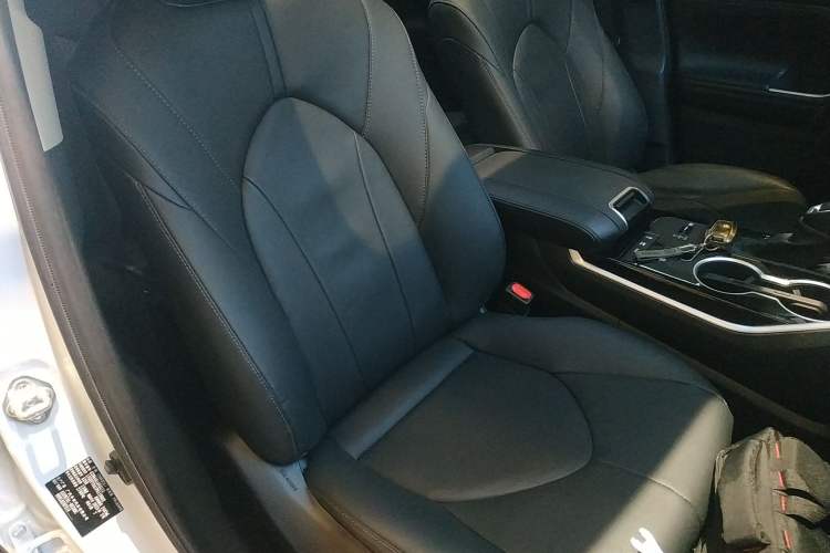 Used Toyota Highlander 2023 2.5L Smart Electric Hybrid Dual-Engine Four-Wheel Drive Prestige Version – 7 Seats Right Front Seat