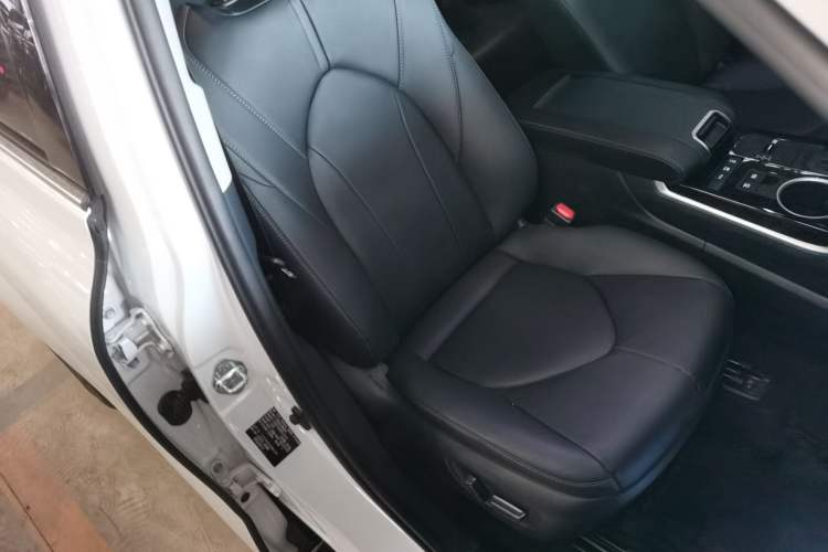 Used Toyota Highlander 2023 2.5L Smart Electric Hybrid Dual-Engine Four-Wheel Drive Prestige Version – 7 Seats Right Front Seat