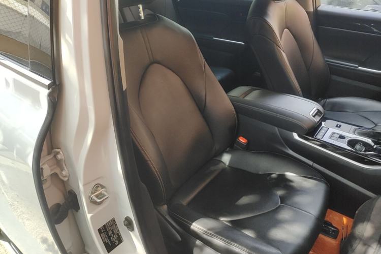 Used Toyota Highlander 2023 2.5L Smart Electric Hybrid Dual-Engine 4x4 Elite Edition 7 Seats Right Front Seat