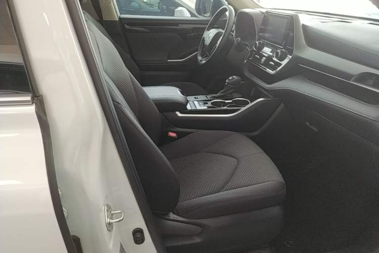Used Toyota Highlander 2023 2.5L Smart Electric Hybrid Dual-Engine 4x4 Elite Edition 7 Seats Right Front Seat
