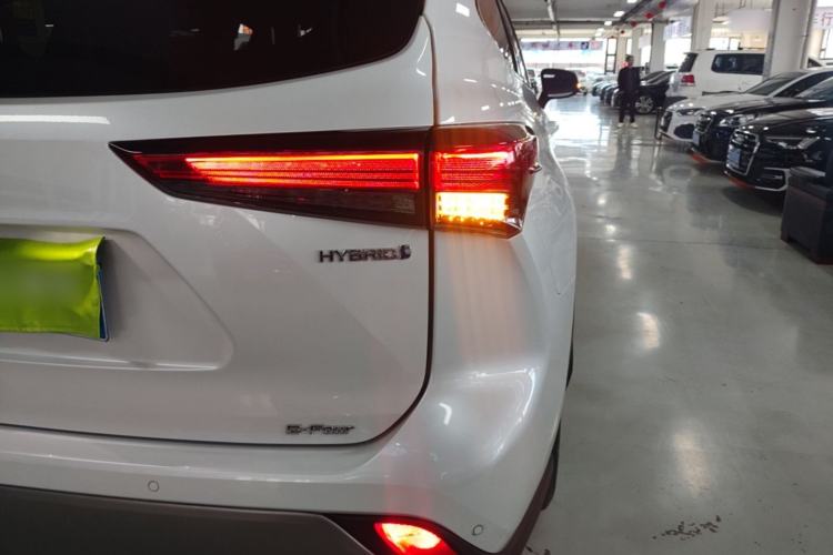 Used Toyota Highlander 2023 2.5L Smart Electric Hybrid Dual-Engine Four-Wheel Drive Prestige Version – 7 Seats Right Rear Taillight