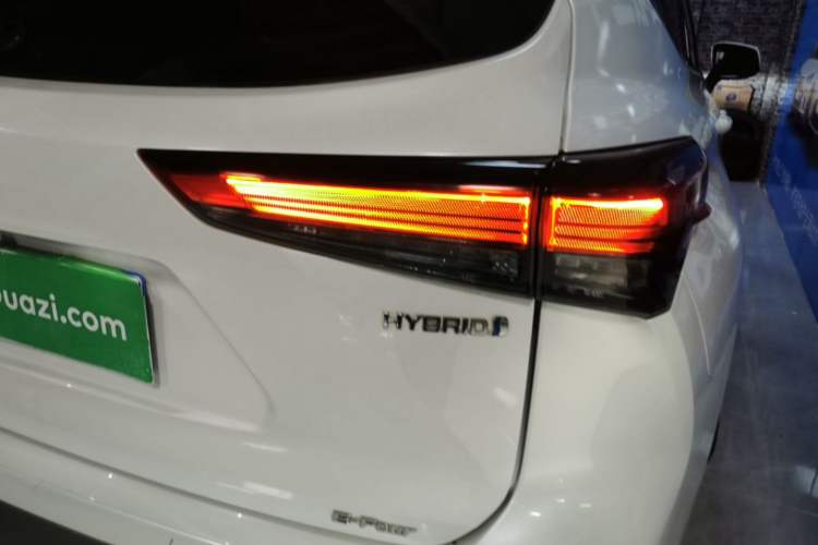 Used Toyota Highlander 2023 2.5L Smart Electric Hybrid Dual-Motor All-Wheel-Drive Luxury 7-Seater Right Rear Taillight