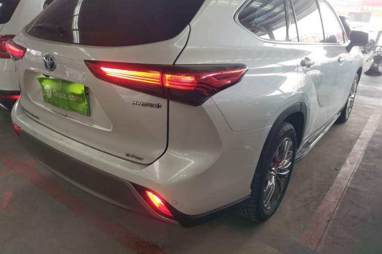 Used Toyota Highlander 2023 2.5L Smart Electric Hybrid Dual-Engine Four-Wheel Drive Prestige Version – 7 Seats Right Rear Taillight