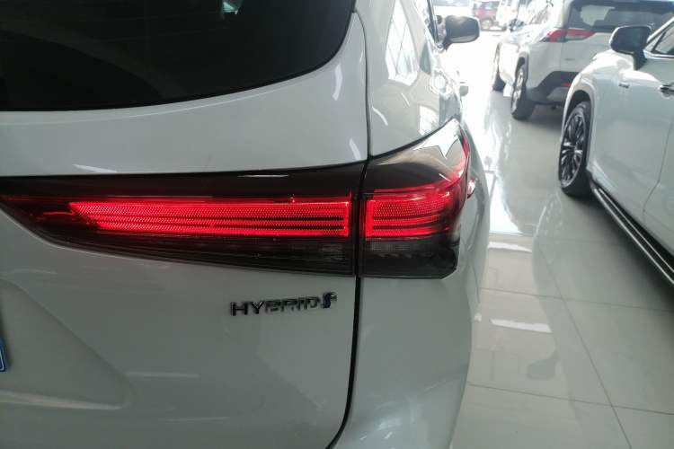 Used Toyota Highlander 2023 2.5L Smart Electric Hybrid Dual-Motor All-Wheel-Drive Luxury 7-Seater Right Rear Taillight