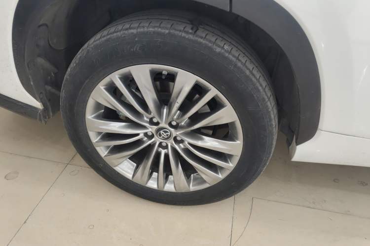 Used Toyota Highlander 2023 2.5L Smart Electric Hybrid Dual-Engine Four-Wheel Drive Prestige Version – 7 Seats Right Rear Wheel Hub