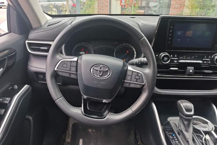 Used Toyota Highlander 2023 2.5L Smart Electric Hybrid Dual-Motor All-Wheel-Drive Luxury 7-Seater Steering Wheel