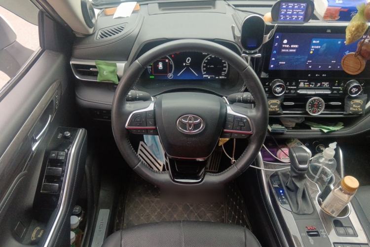 Used Toyota Highlander 2023 2.5L Smart Electric Hybrid Dual-Motor All-Wheel-Drive Supreme Edition – 7 Seats Steering Wheel
