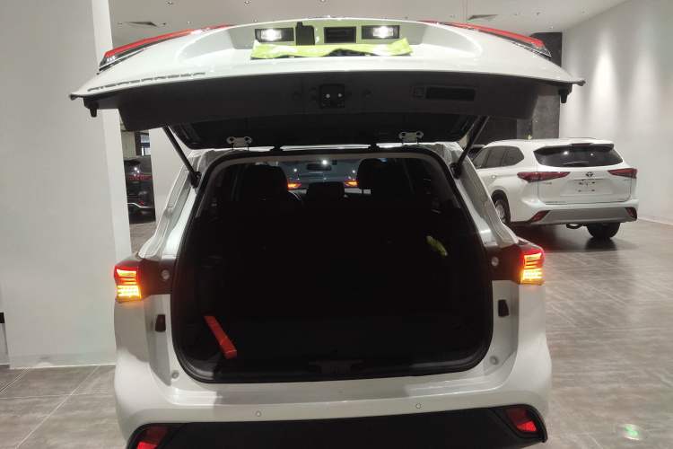 Used Toyota Highlander 2023 2.5L Smart Electric Hybrid Dual-Engine Two-Wheel Drive Elite Version 5 Seats Trunk