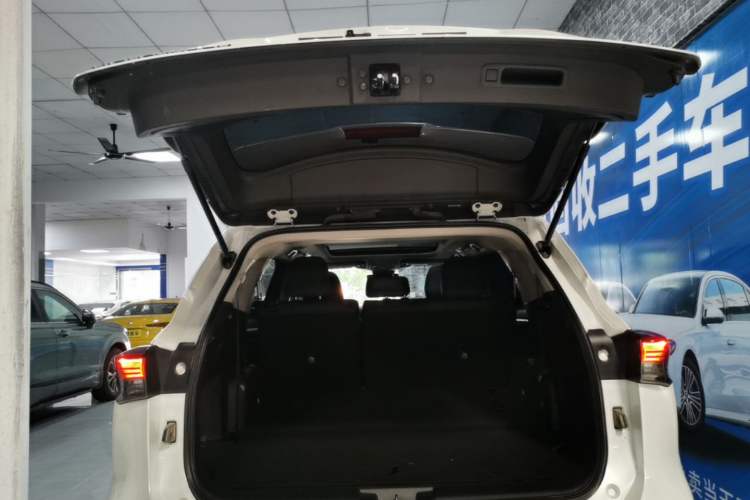 Used Toyota Highlander 2023 2.5L Smart Electric Hybrid Dual-Motor All-Wheel-Drive Luxury 7-Seater Trunk