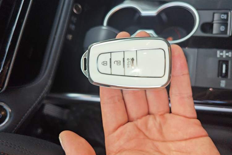 Used Toyota Highlander 2023 2.5L Smart Electric Hybrid Dual-Engine Four-Wheel Drive Prestige Version – 7 Seats Vehicle Key