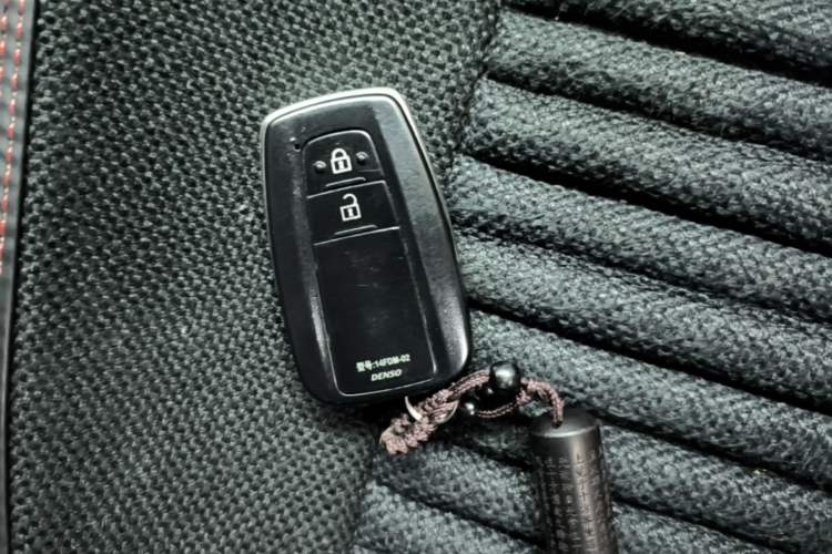 Used Toyota Highlander 2023 2.5L Smart Electric Hybrid Dual-Engine Two-Wheel Drive Elite Version 5 Seats Vehicle Key