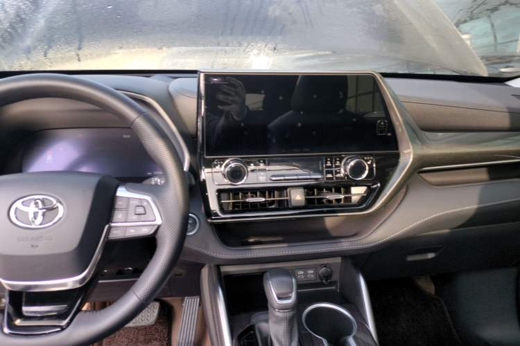 Used Toyota Highlander 2024 2.5L Smart Electric Hybrid Dual-Engine Four-Wheel Drive Prestige Version – 7 Seats Audio And AC Panel