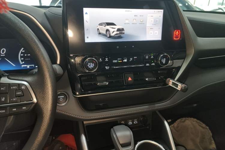 Used Toyota Highlander 2024 2.5L Smart Electric Hybrid Dual-Motor Two-Wheel-Drive Elite Edition 5 Seats Audio And AC Panel