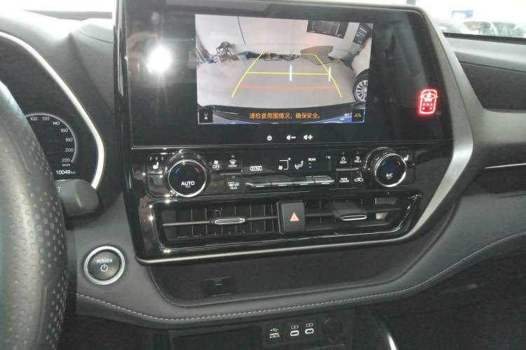 Used Toyota Highlander 2024 2.5L Smart Electric Hybrid Dual-Engine Four-Wheel Drive Prestige Version – 7 Seats Audio And AC Panel