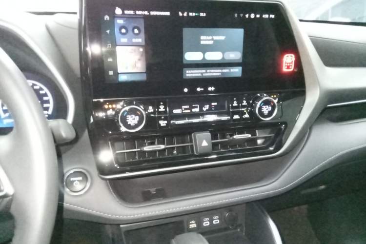 Used Toyota Highlander 2024 2.5L Smart Electric Hybrid Dual-Engine Four-Wheel Drive Prestige Version – 7 Seats Audio And AC Panel